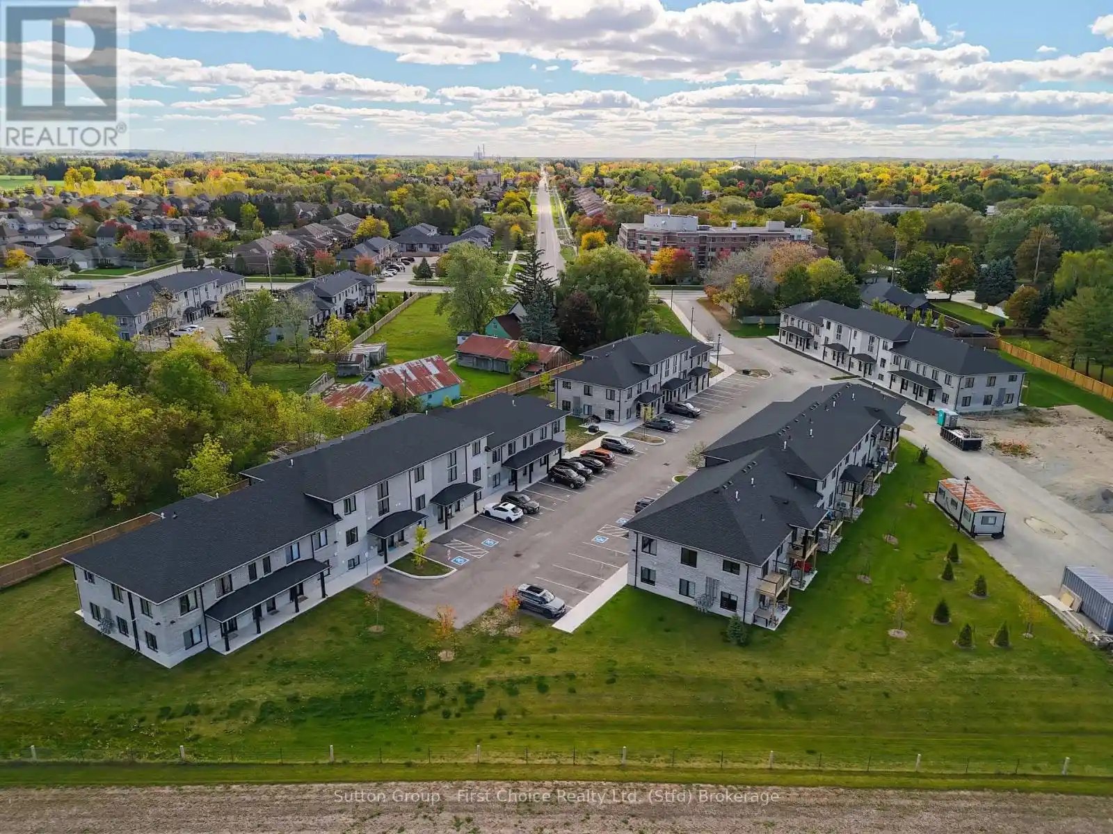 3202 VIVIAN Line Unit Unit 30, Stratford