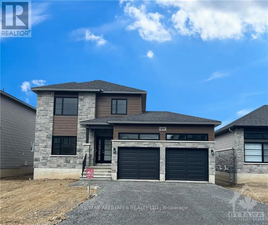 444 AURORA Street, Russell
