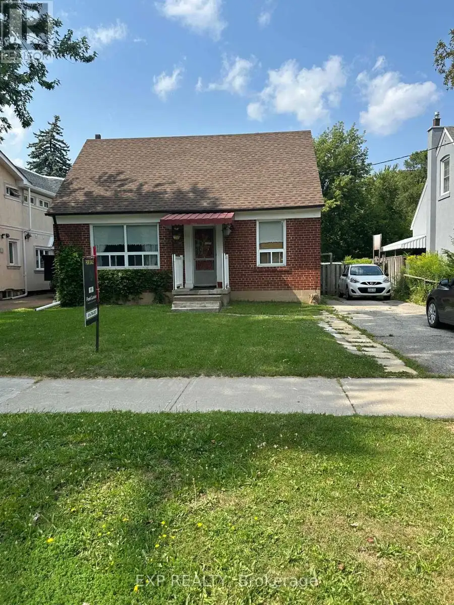 12 Pleasant Avenue, Toronto (Newtonbrook West)