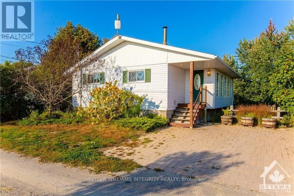 64 ROSSEL Trail, Whitewater Region