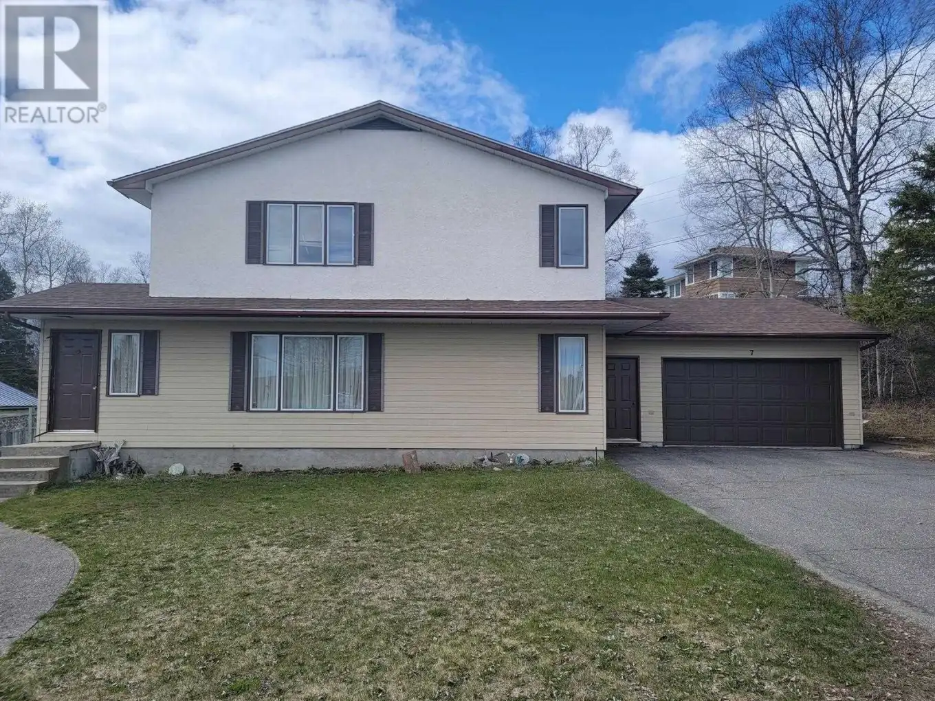 5 Bedroom Single Family in TERRACE BAY
