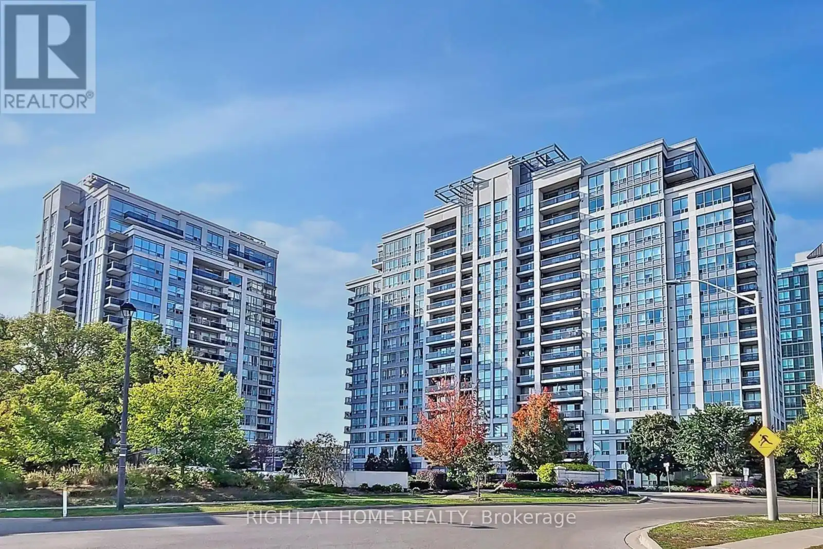 60 DISERA Drive Unit 1202, Vaughan (Beverley Glen)