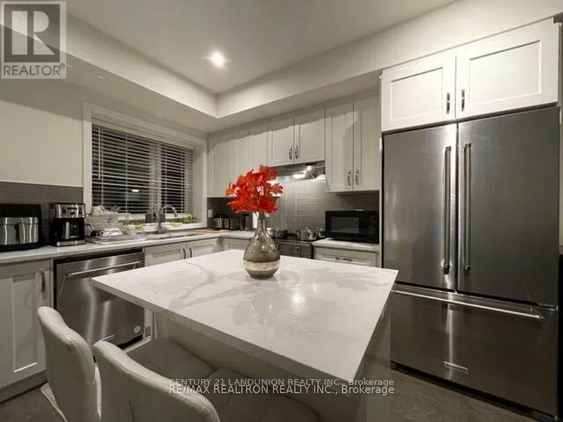 98 William Duncan Road East, Toronto (Downsview-Roding-CFB)