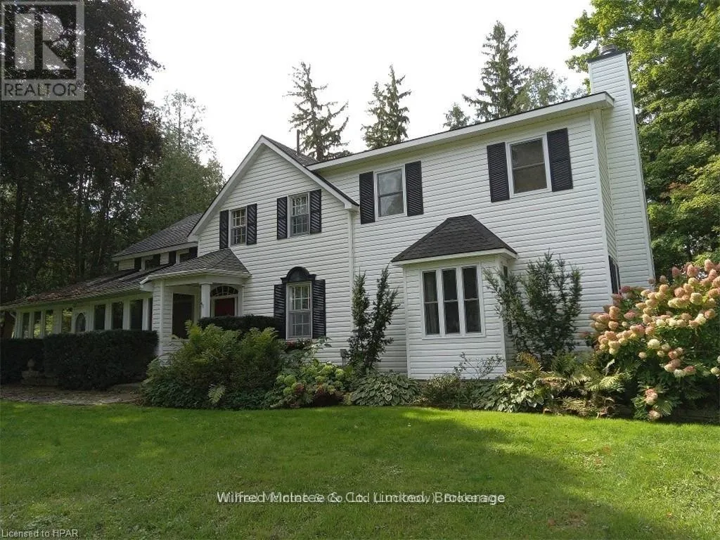 83 Duncan Street South, Morris Turnberry (Bluevale)