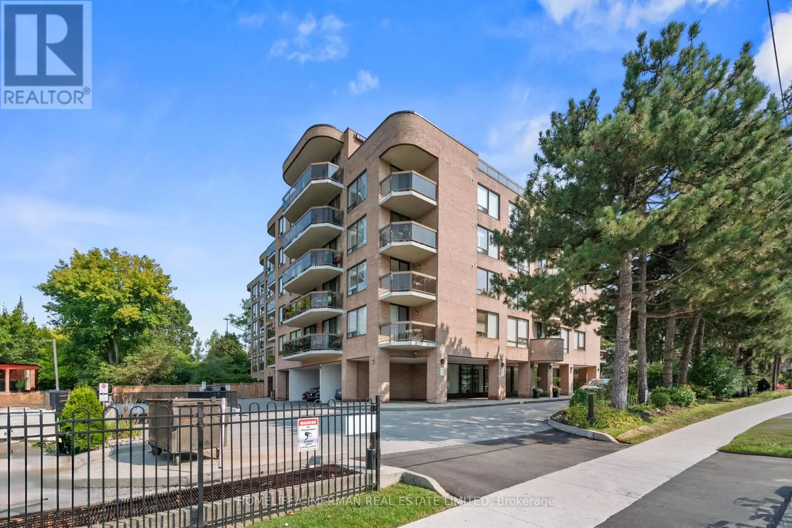 96 Fifeshire Road Unit 204, Toronto (St. Andrew-Windfields)