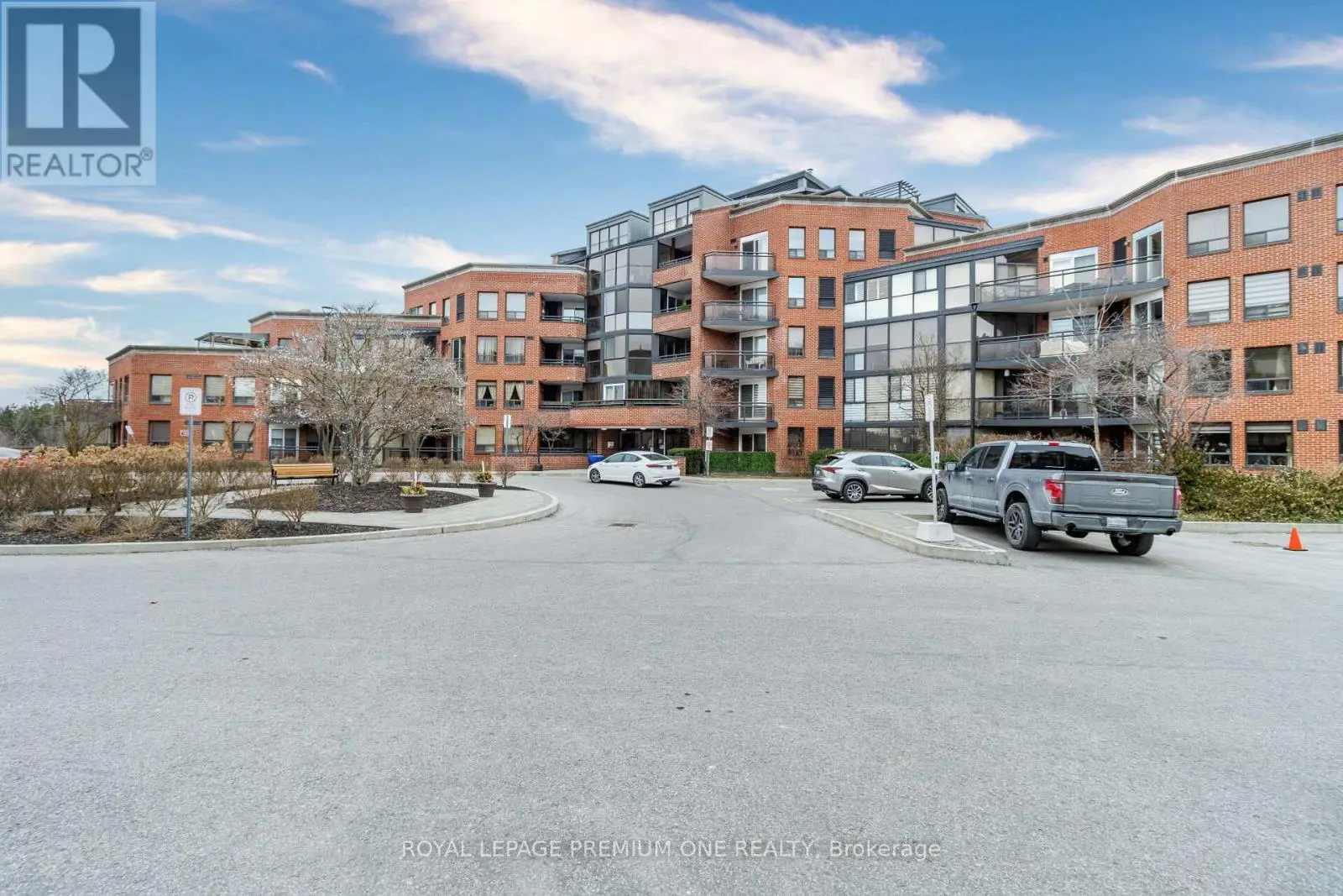 100 Arbors Lane Unit 207, Vaughan (West Woodbridge)