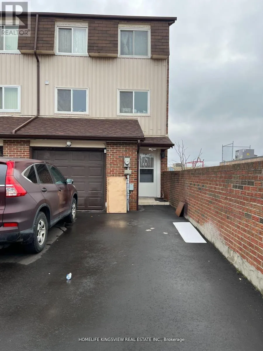 35 San Robertoway Unit 23, Toronto (Downsview-Roding-CFB)