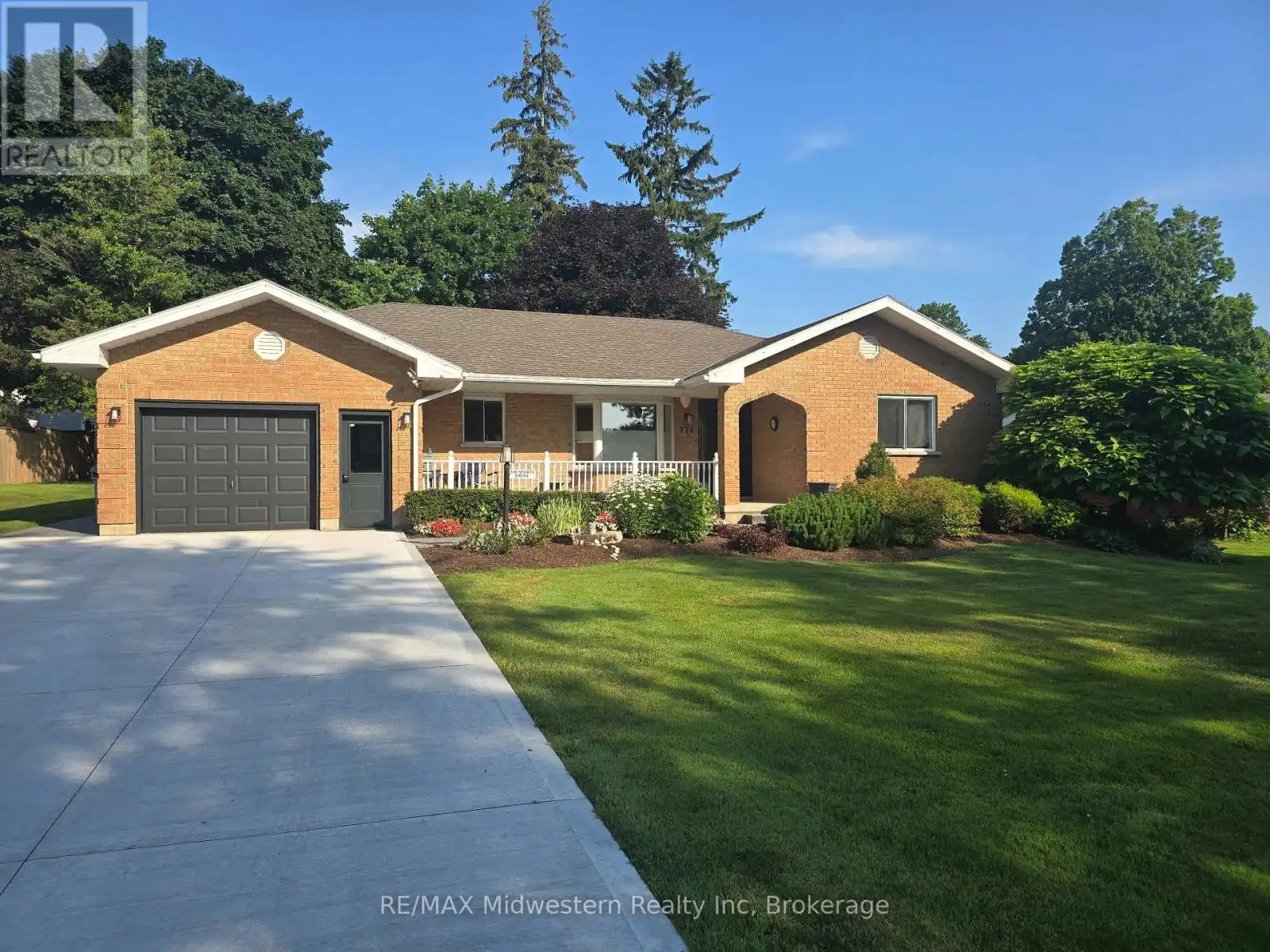 720 Sports Drive, Huron East (Brussels)