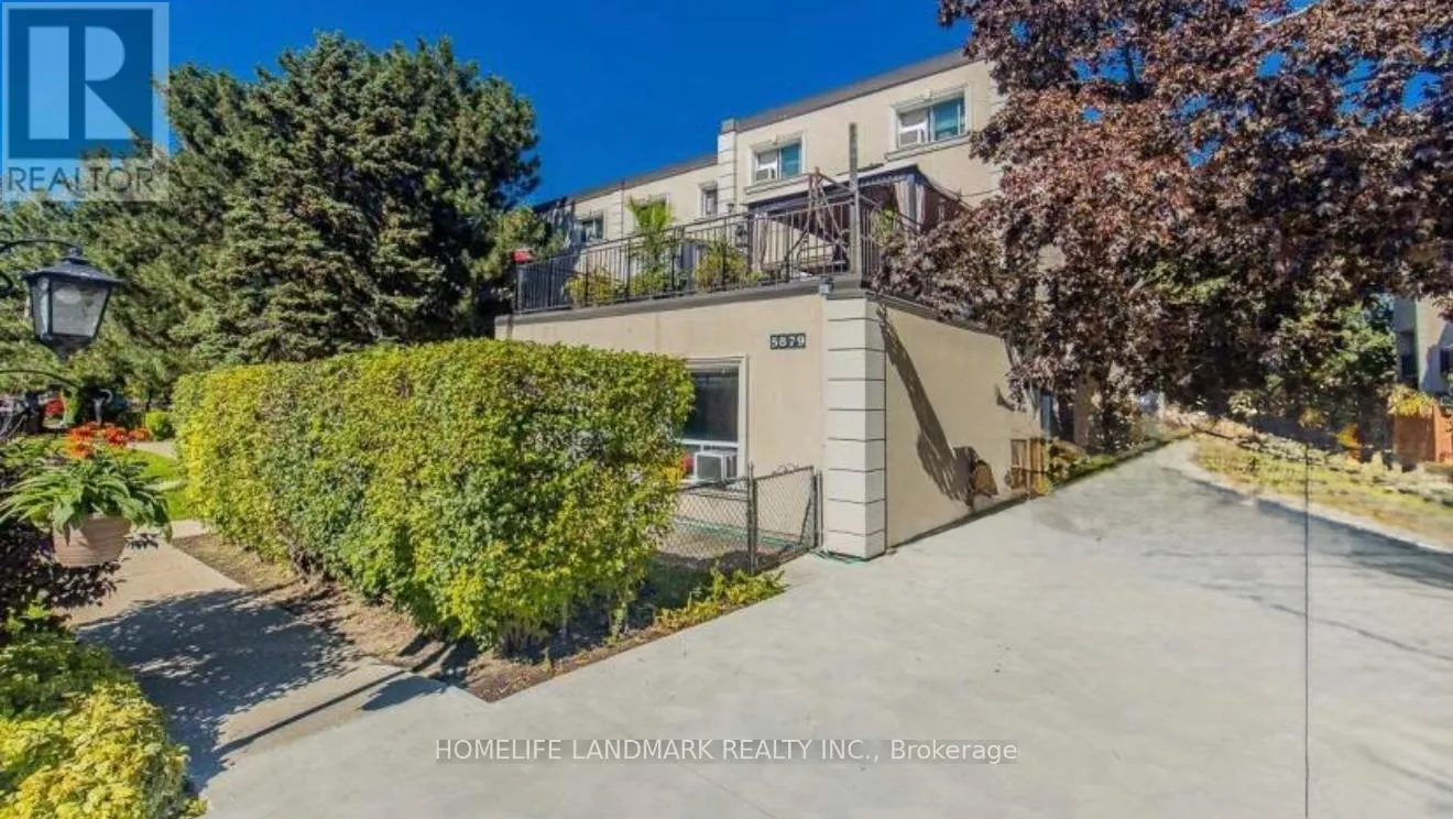 5879 Bathurst Street Unit 213, Toronto (Newtonbrook West)