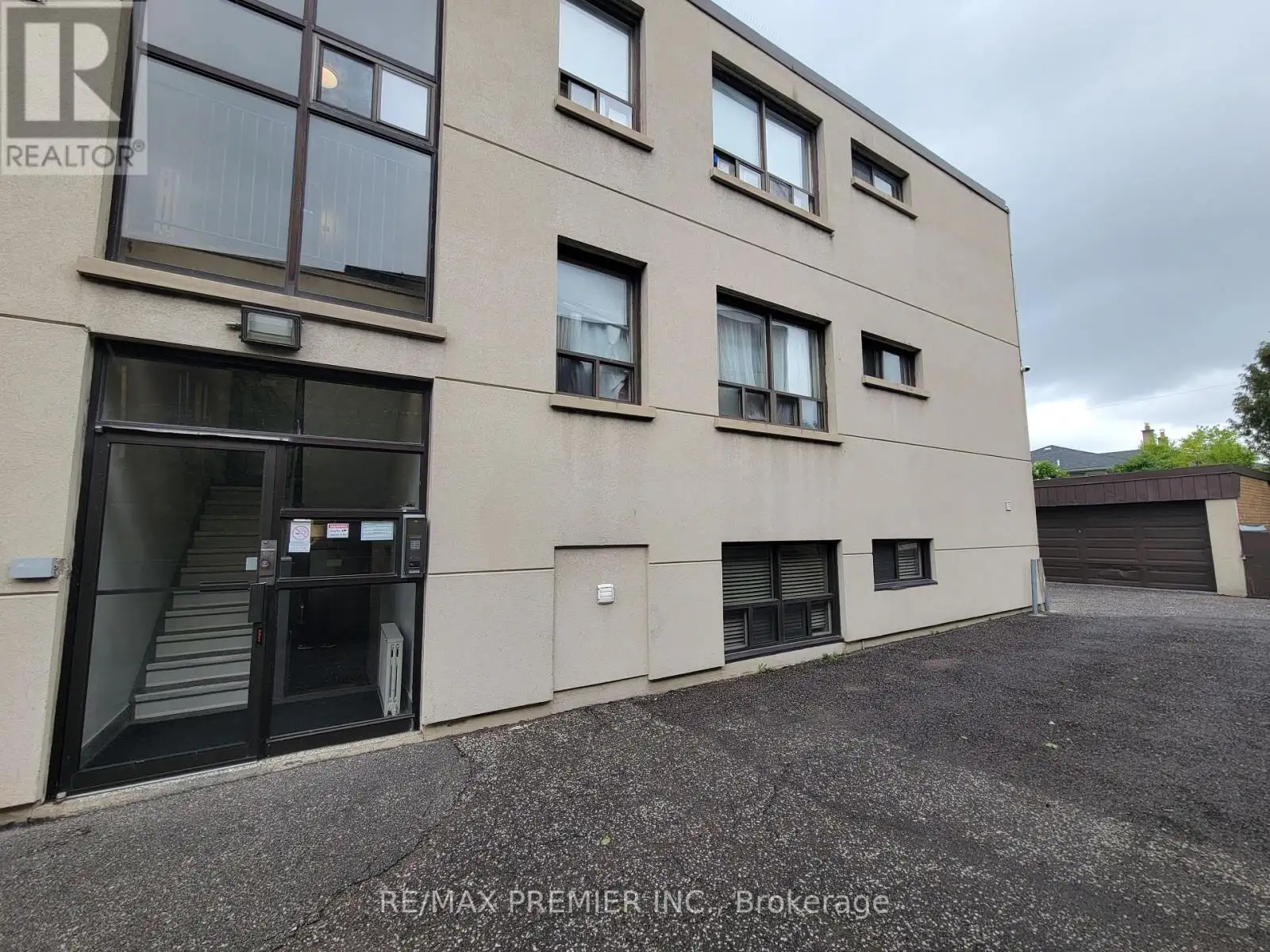 2637 Keele Street, Toronto (Maple Leaf)