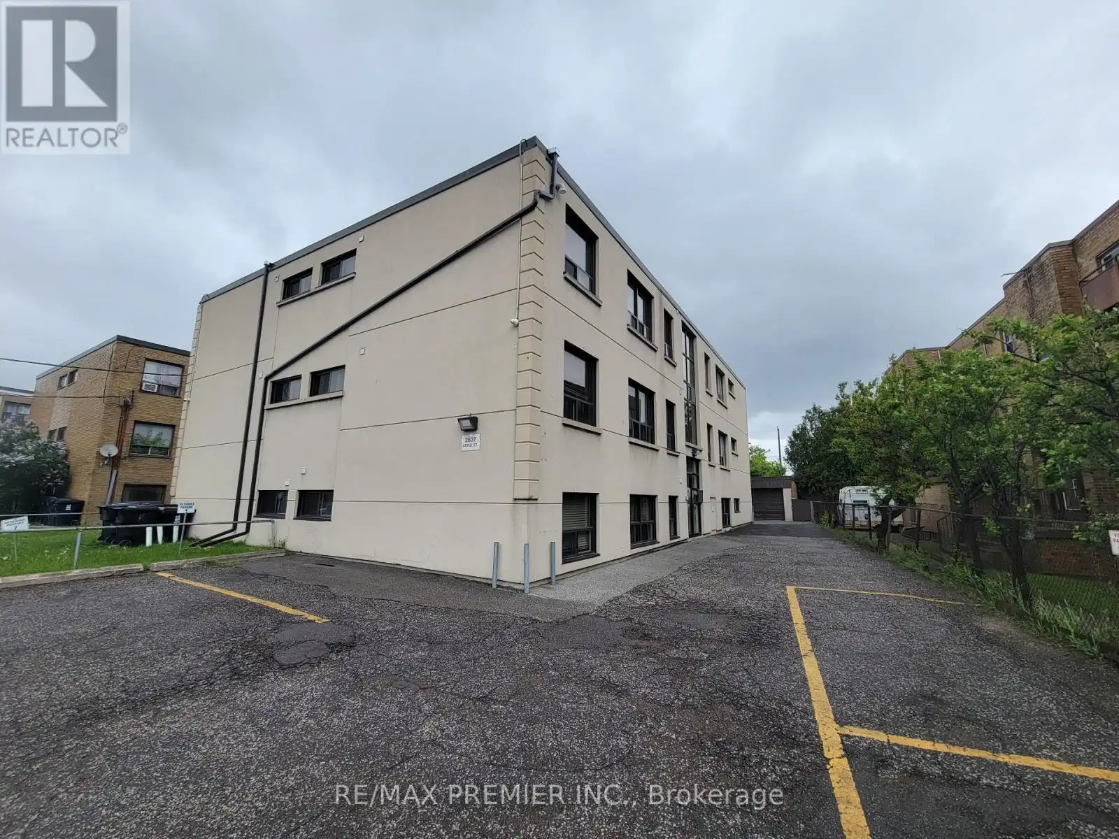 2637 Keele Street, Toronto (Maple Leaf)