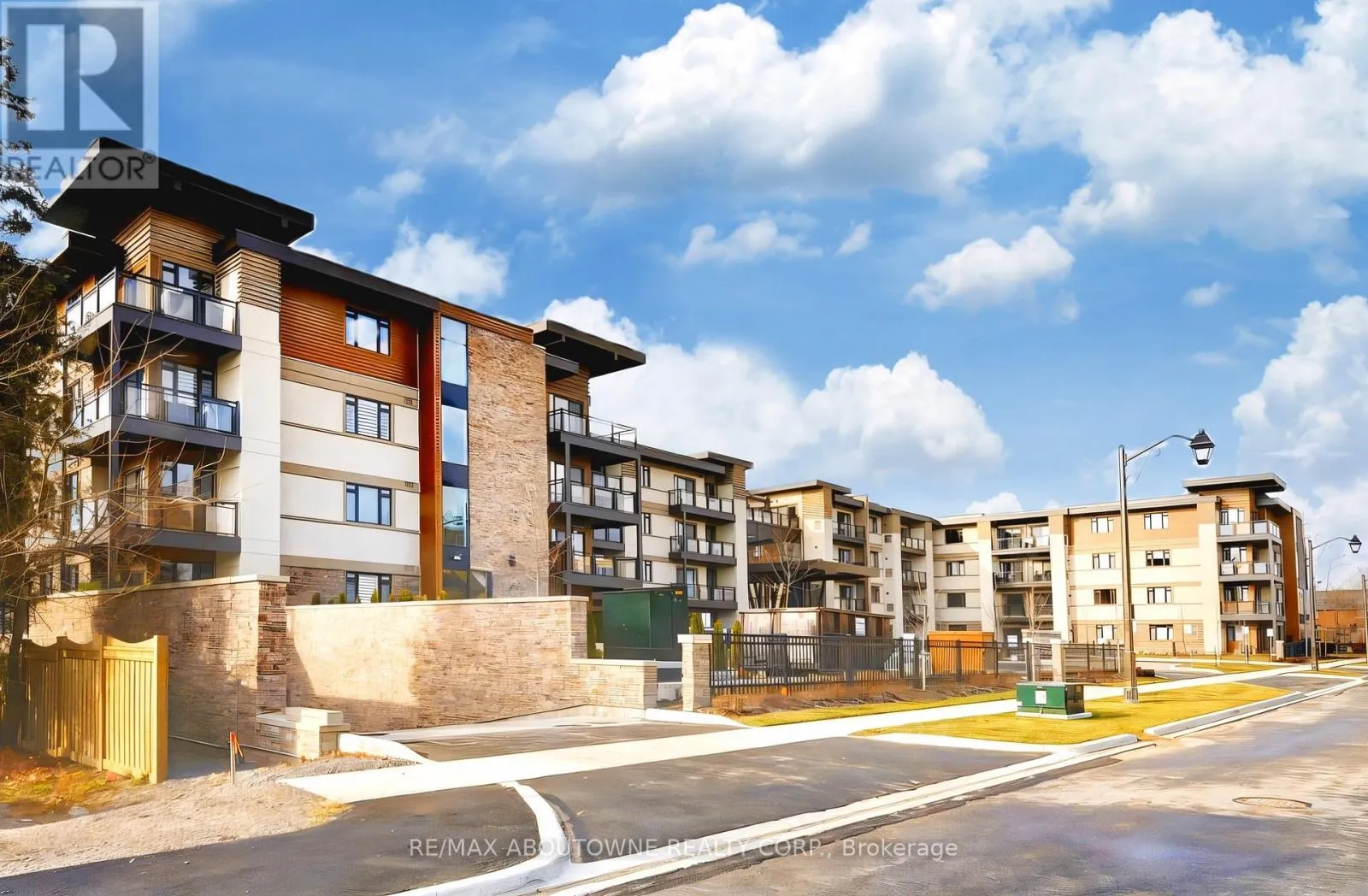 128 Garden Drive Unit 207, Oakville (CO Central)