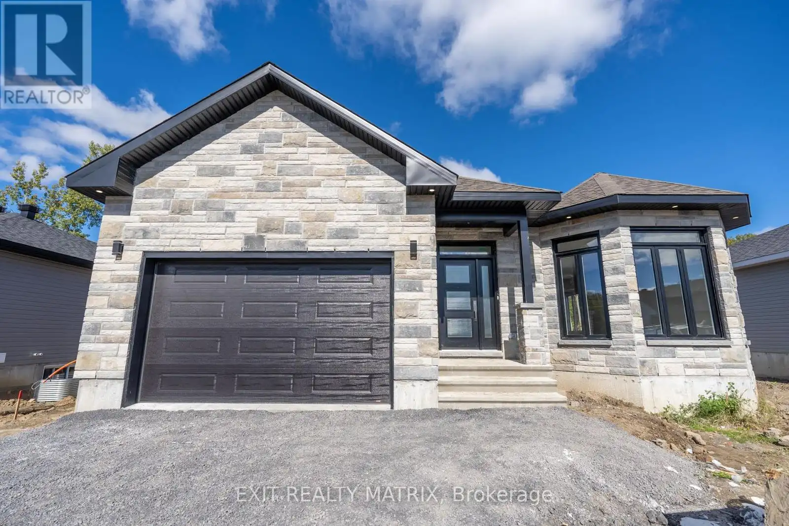 1408 Caroline Court, Cornwall
