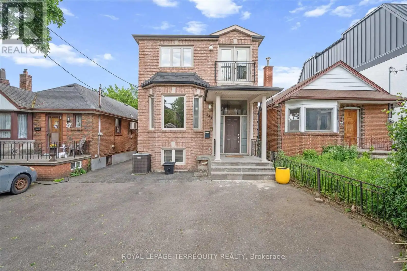 384 Winnett Avenue, Toronto (Oakwood Village)