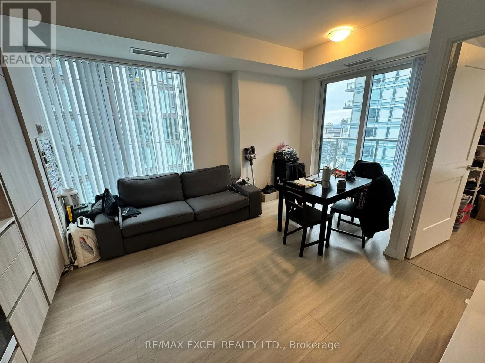 8 Widmer Street Unit 4305, Toronto (Waterfront Communities)