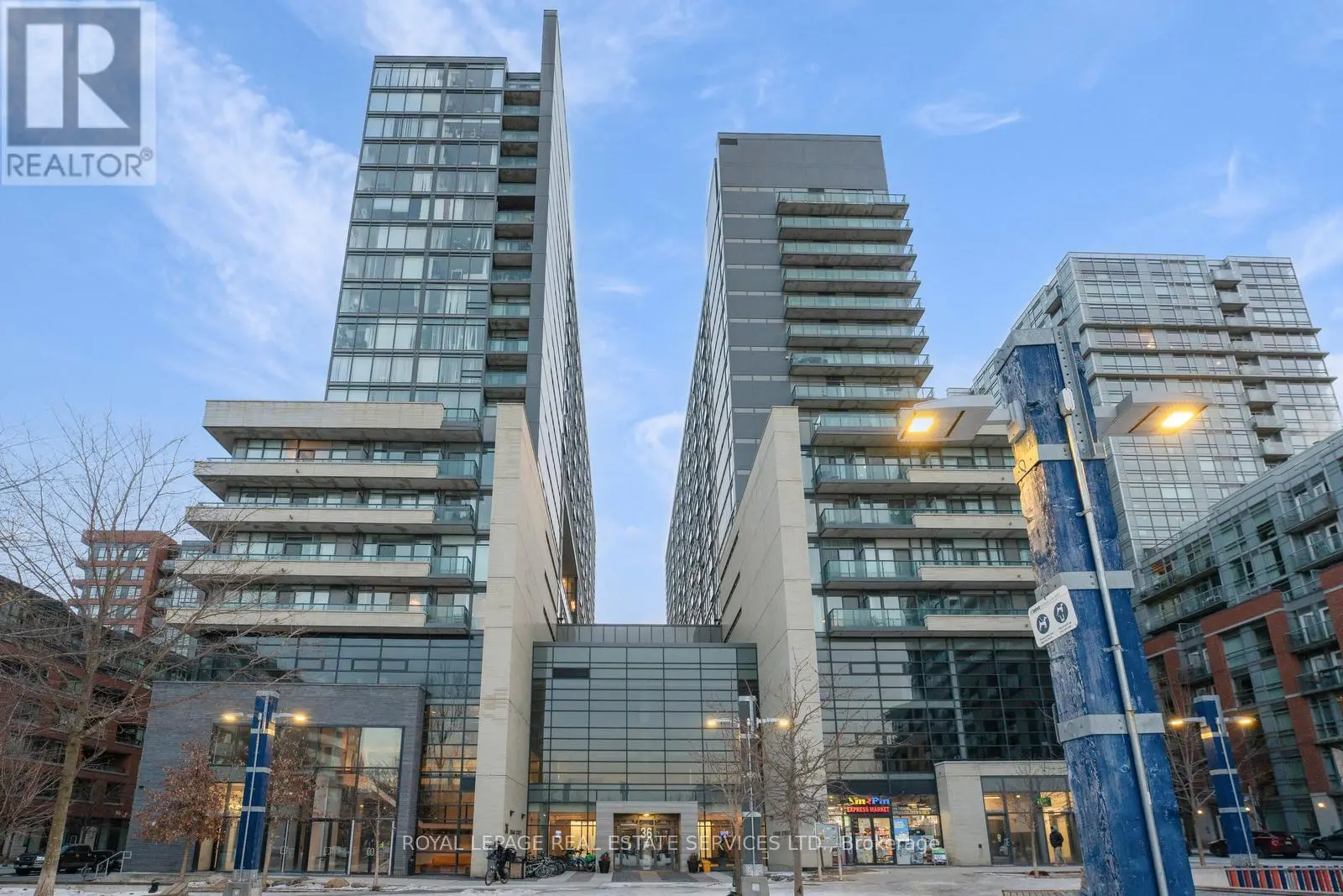 36 Lisgar Street Unit 1003E, Toronto (Little Portugal)