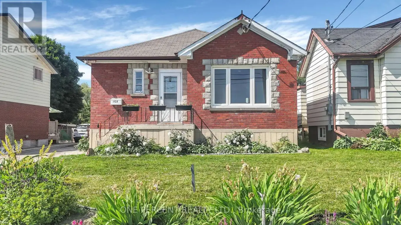 1428 Simcoe Street South, Oshawa (Lakeview)
