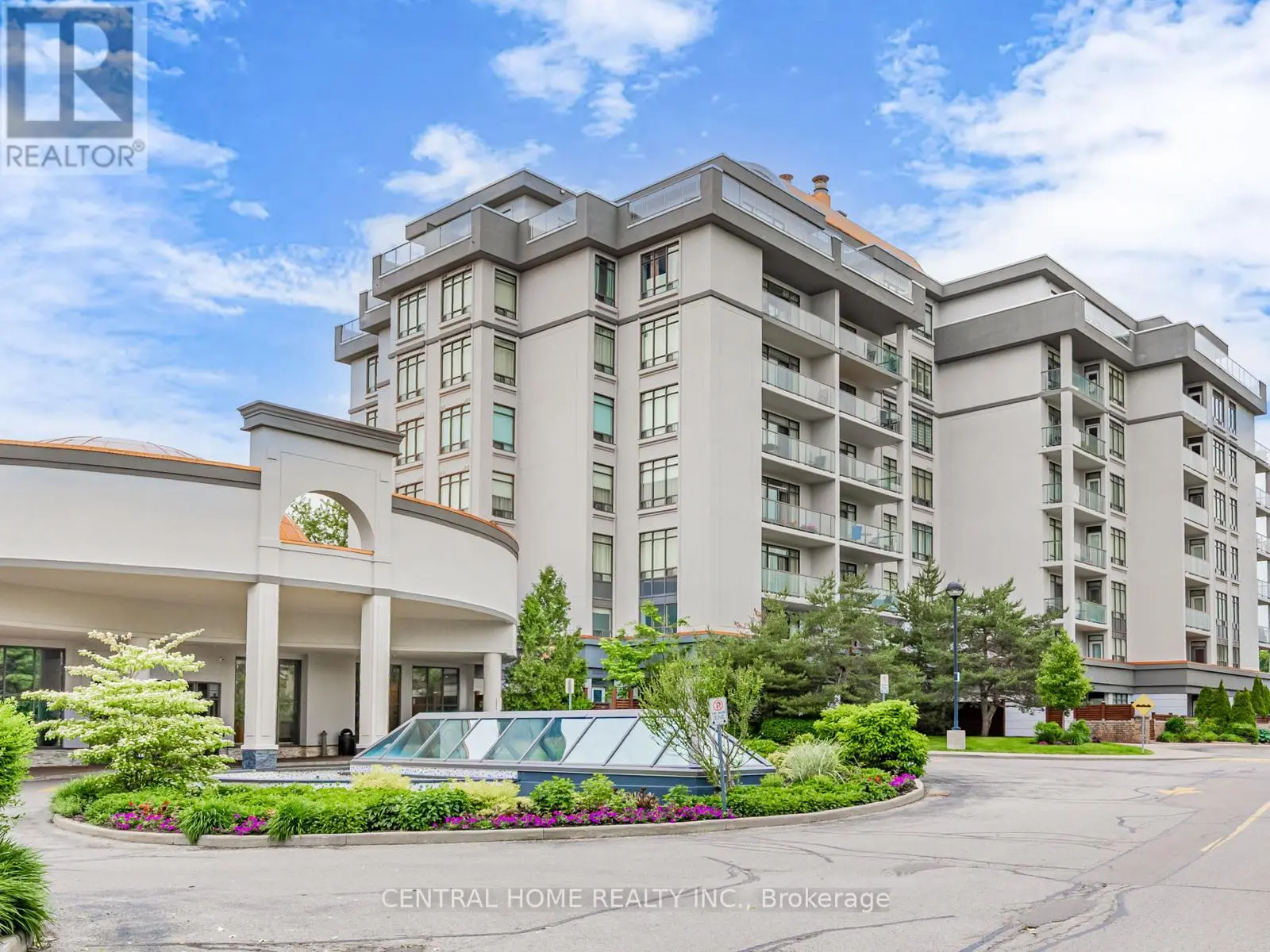 11121 Yonge Street Unit 217, Richmond Hill (Devonsleigh)