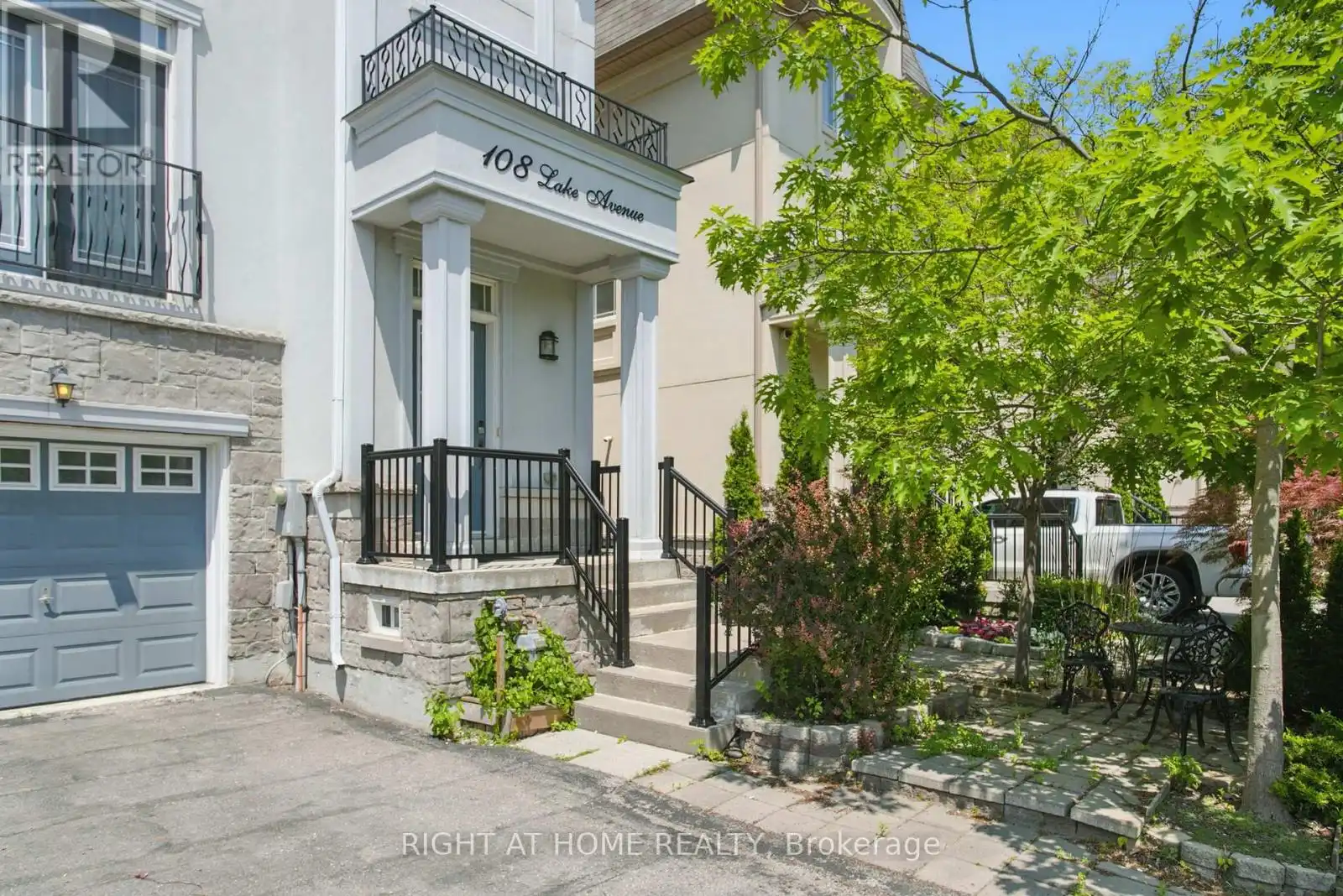 108 Lake Avenue North, Richmond Hill (Oak Ridges Lake Wilcox)