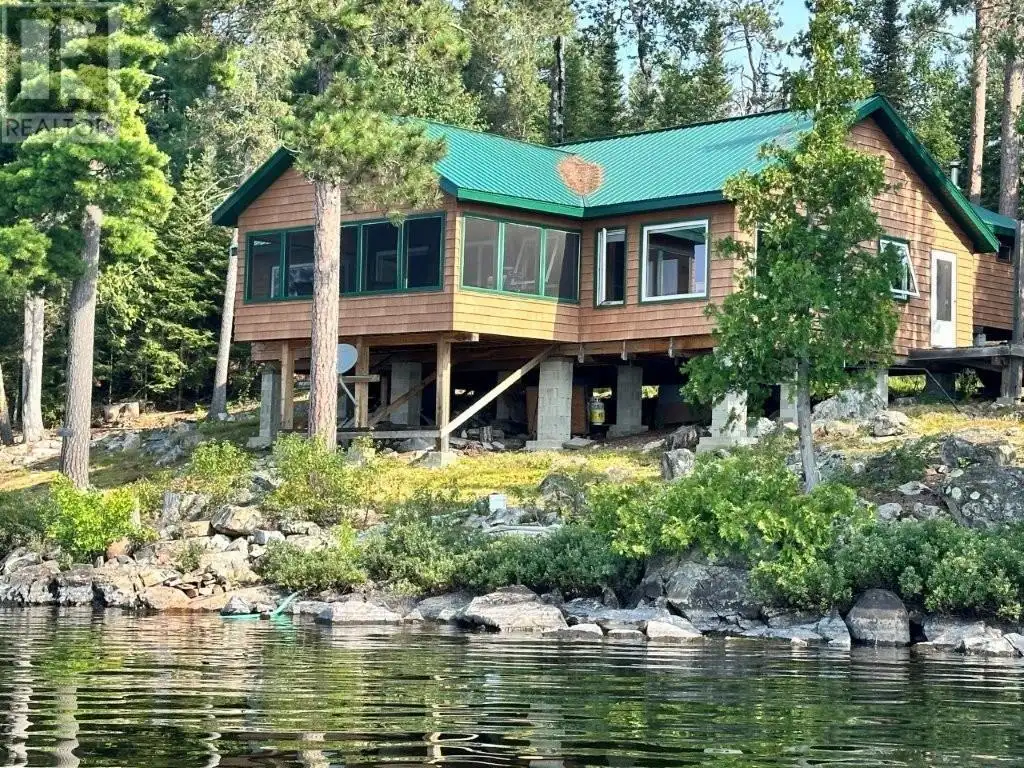 5 Bedroom Single Family in Northern Light Lake