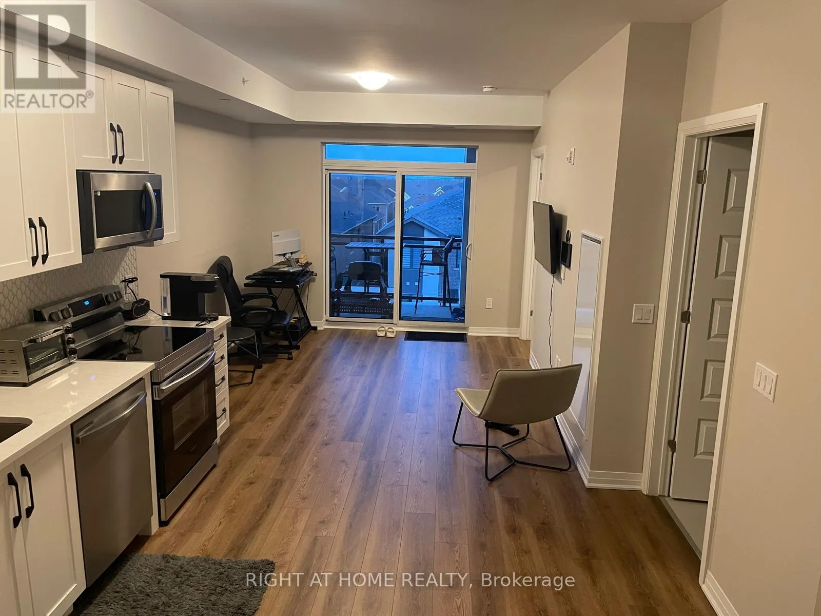 480 Gordon Krantz Avenue Unit 405, Milton (Walker)