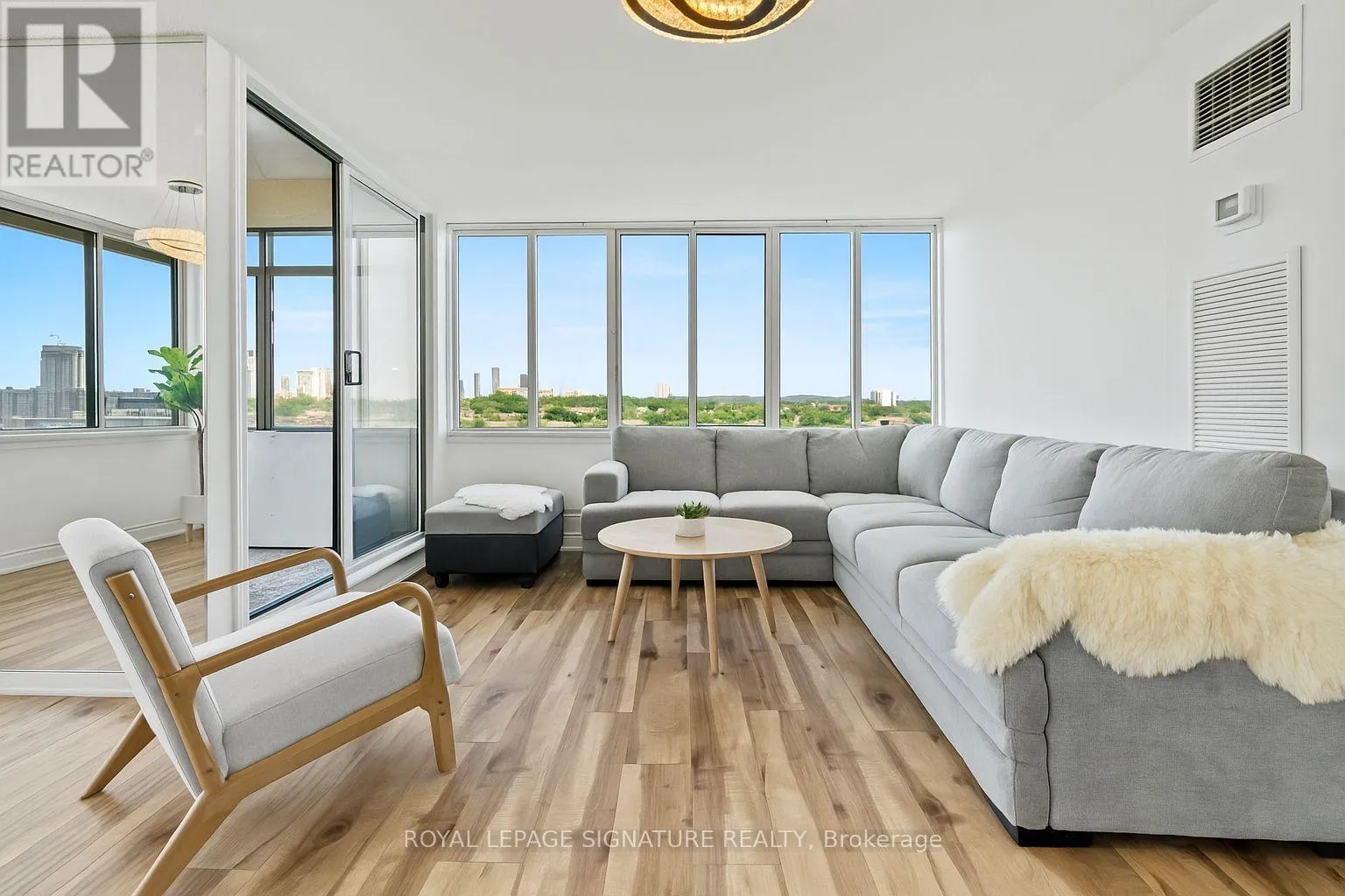 1320 Mississauga Valley Boulevard Unit 1016, Mississauga (Mississauga Valleys)