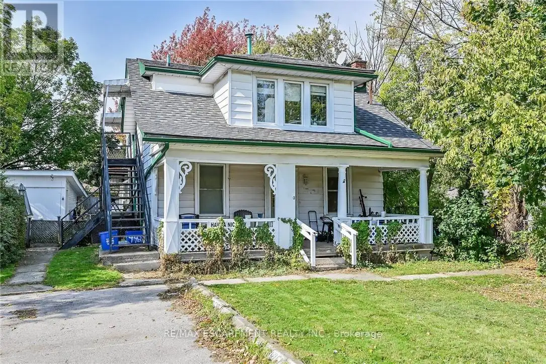 942 UPPER GAGE Avenue, Hamilton (Lawfield)