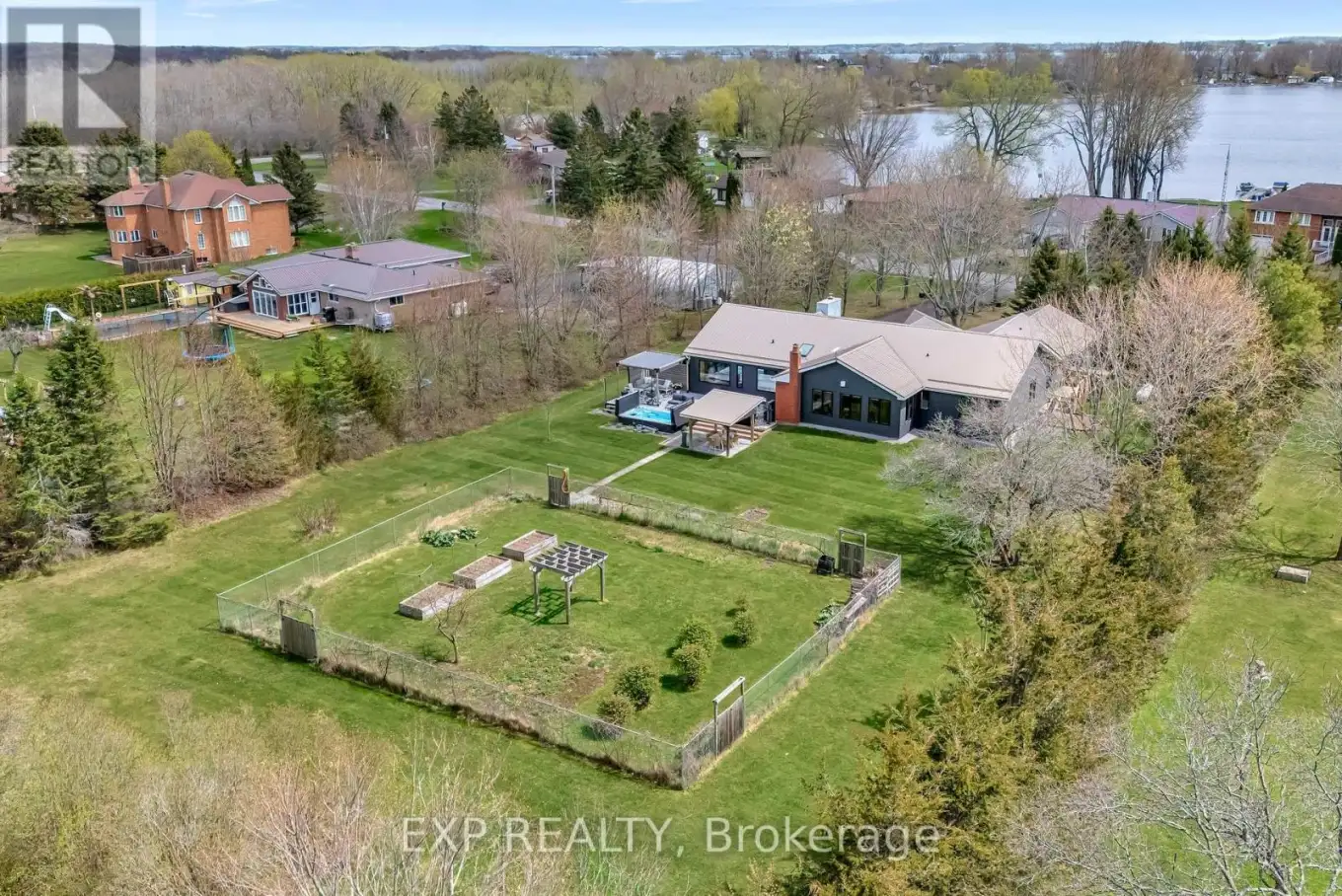 135 Hiscock Shores Road, Prince Edward County (Ameliasburg Ward)