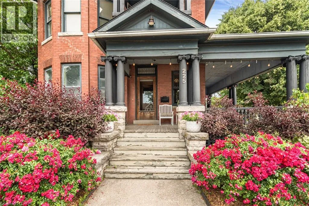 225 BROAD Street East, Dunnville