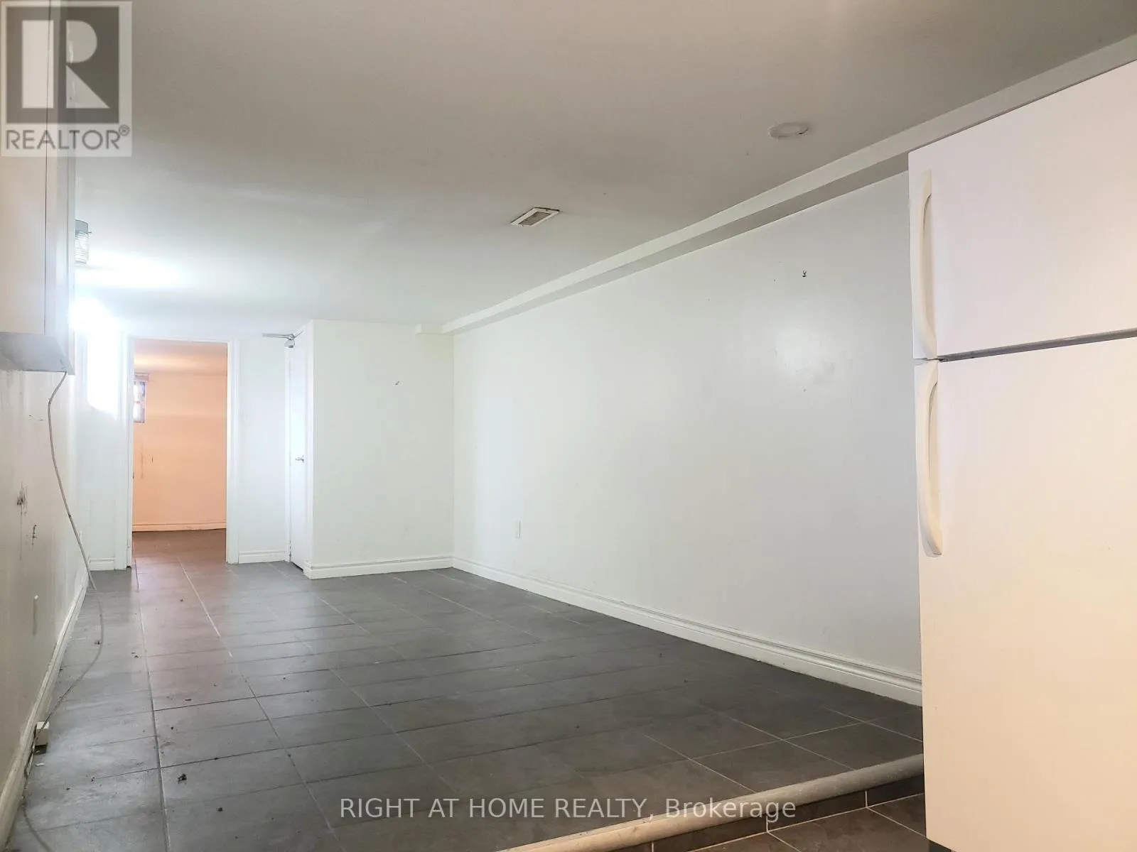 23 Lumbervale Avenue Unit Lower, Toronto (Little Portugal)