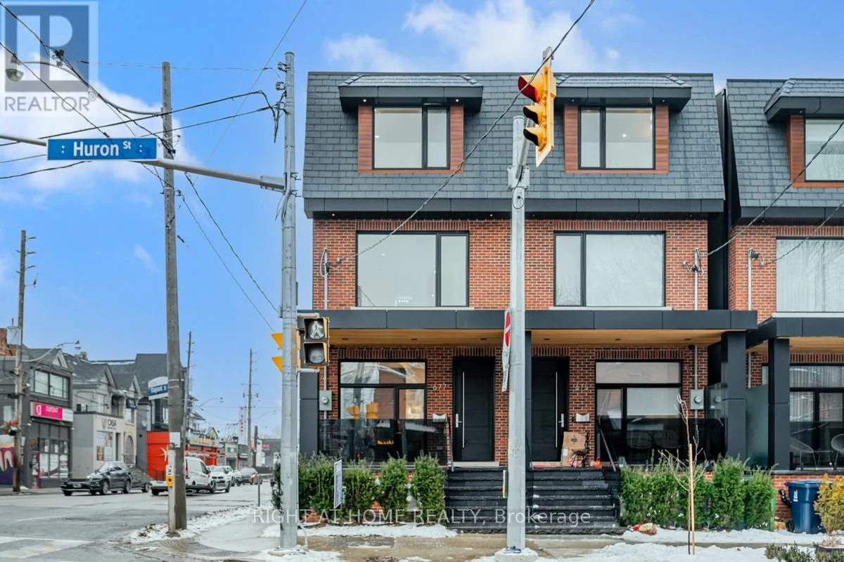 677 Huron Street, Toronto (Annex)