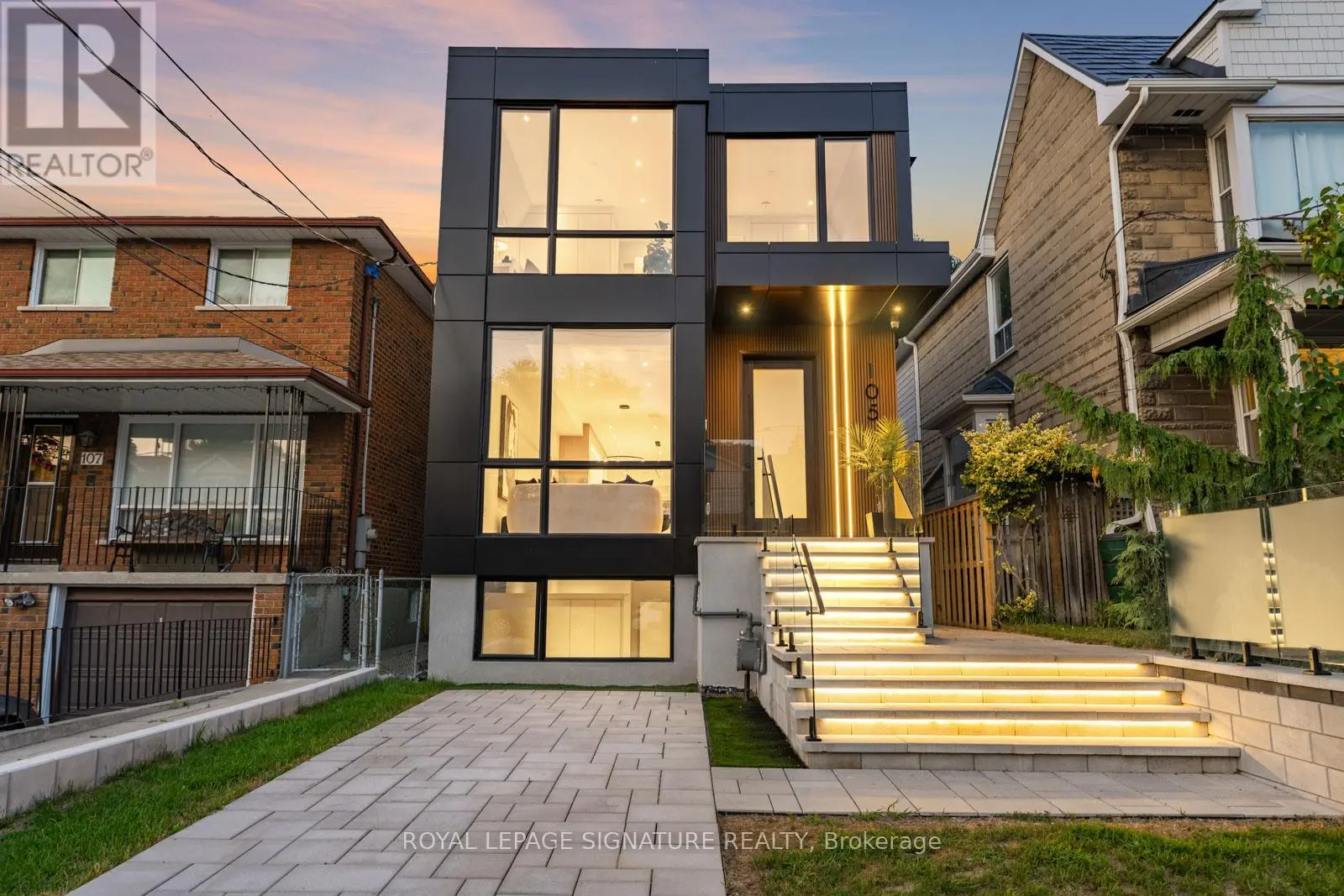105 Gledhill Avenue, Toronto (Woodbine-Lumsden)