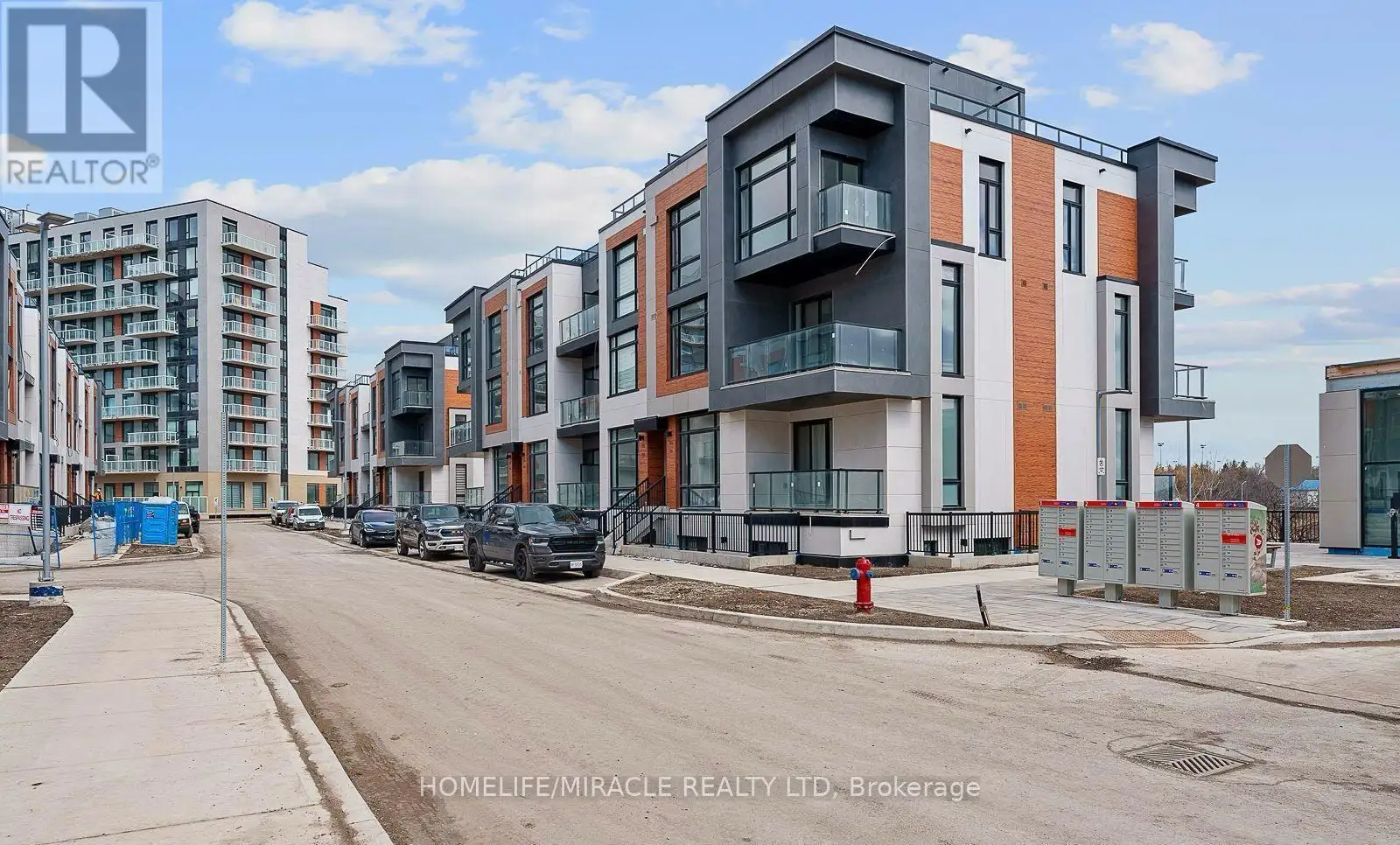 5 Stackley House Lane Unit 704, Richmond Hill