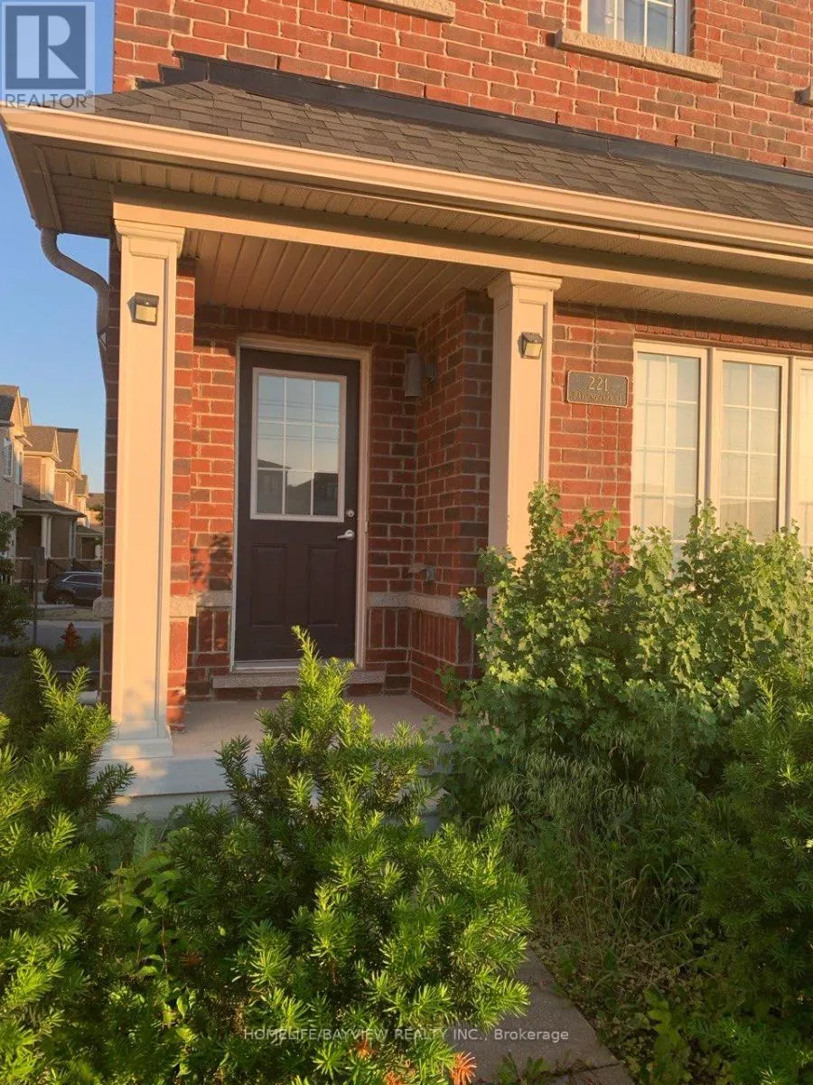 221 Harding Park Street North, Newmarket (Glenway Estates)