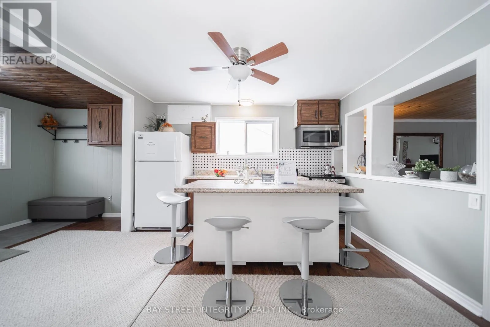 74 De La Salle Boulevard, Georgina (Sutton & Jackson’s Point)