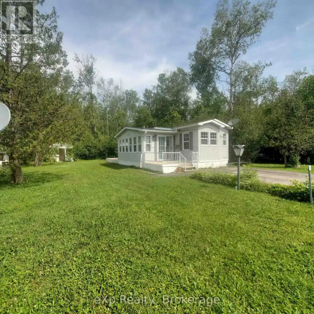 24 Prince Charles Avenue North, Springwater