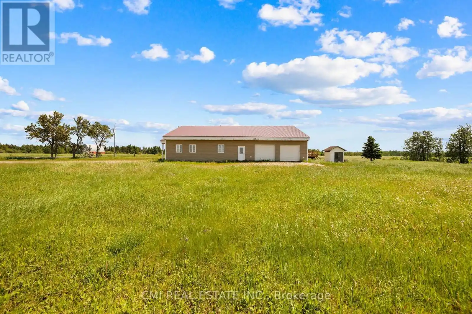1632 Conc 2 & 3 Road, Cochrane