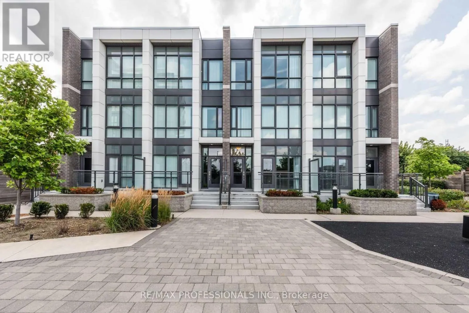 16 Mcadam Avenue Unit Th 3, Toronto (Yorkdale-Glen Park)