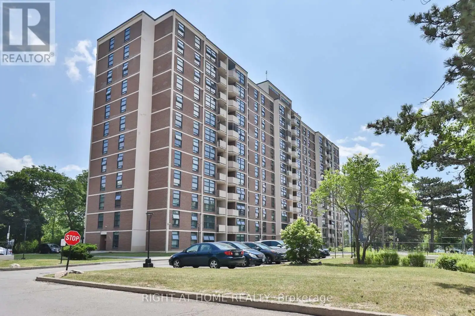 335 Driftwood Avenue Unit 909, Toronto (Black Creek)