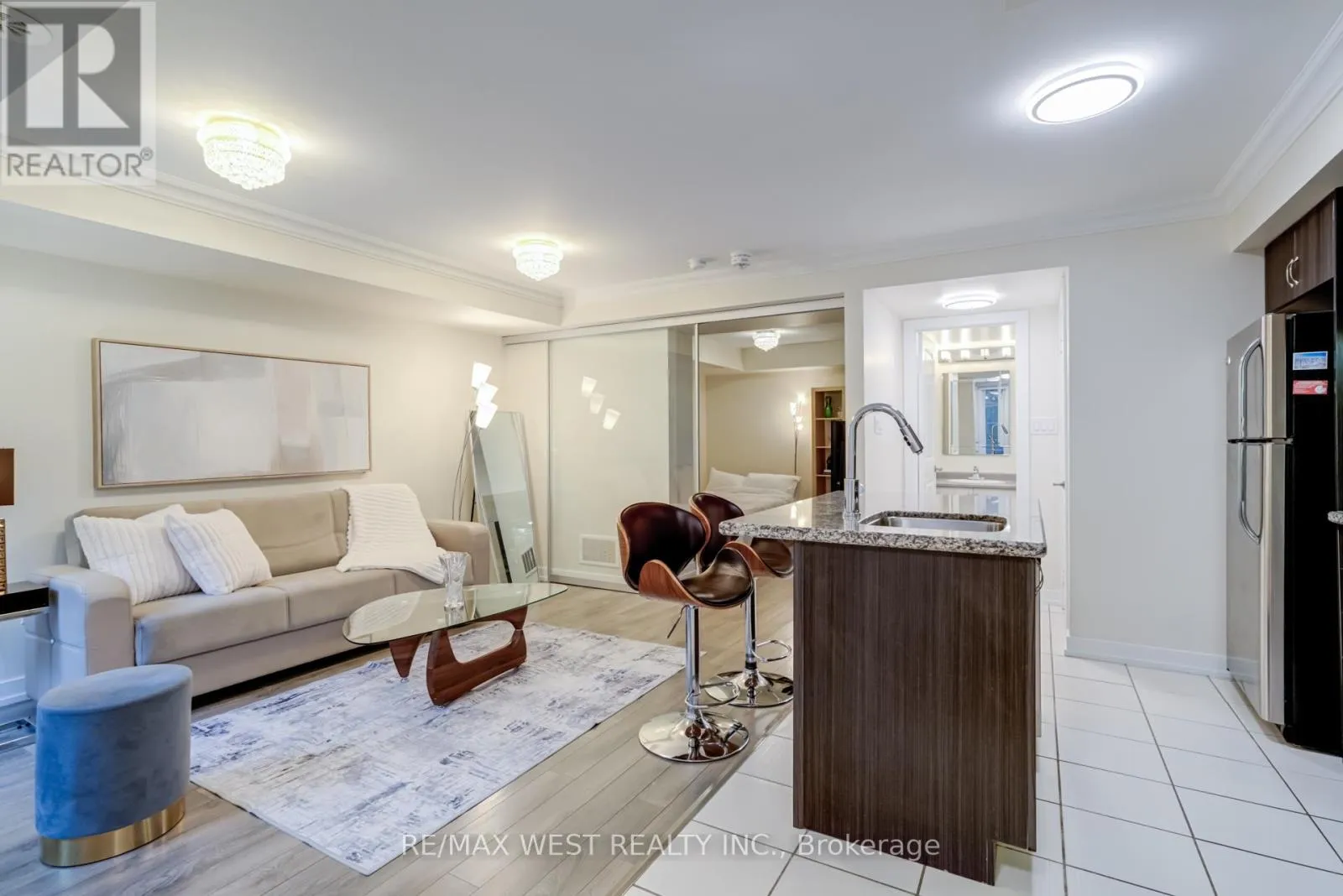 2315 Sheppard Ave W Unit 43, Toronto (Humberlea-Pelmo Park)