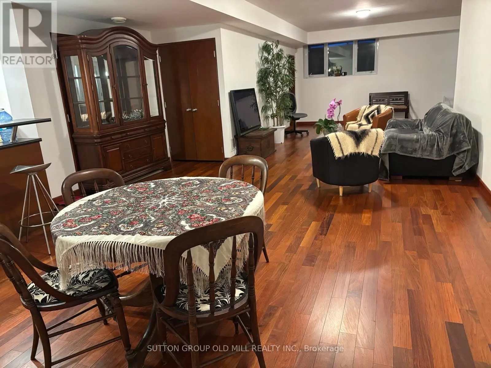 21 Hilldowntree Road, Toronto (Edenbridge-Humber Valley)