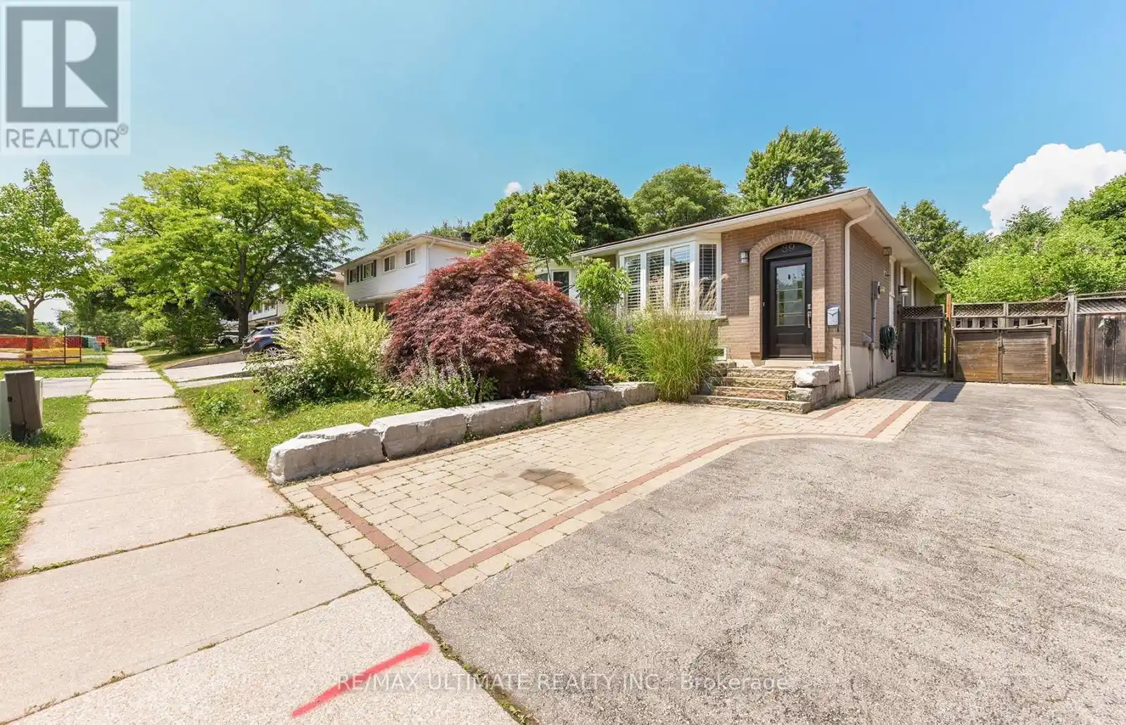 89 Mccraney Street West, Oakville (CP College Park)