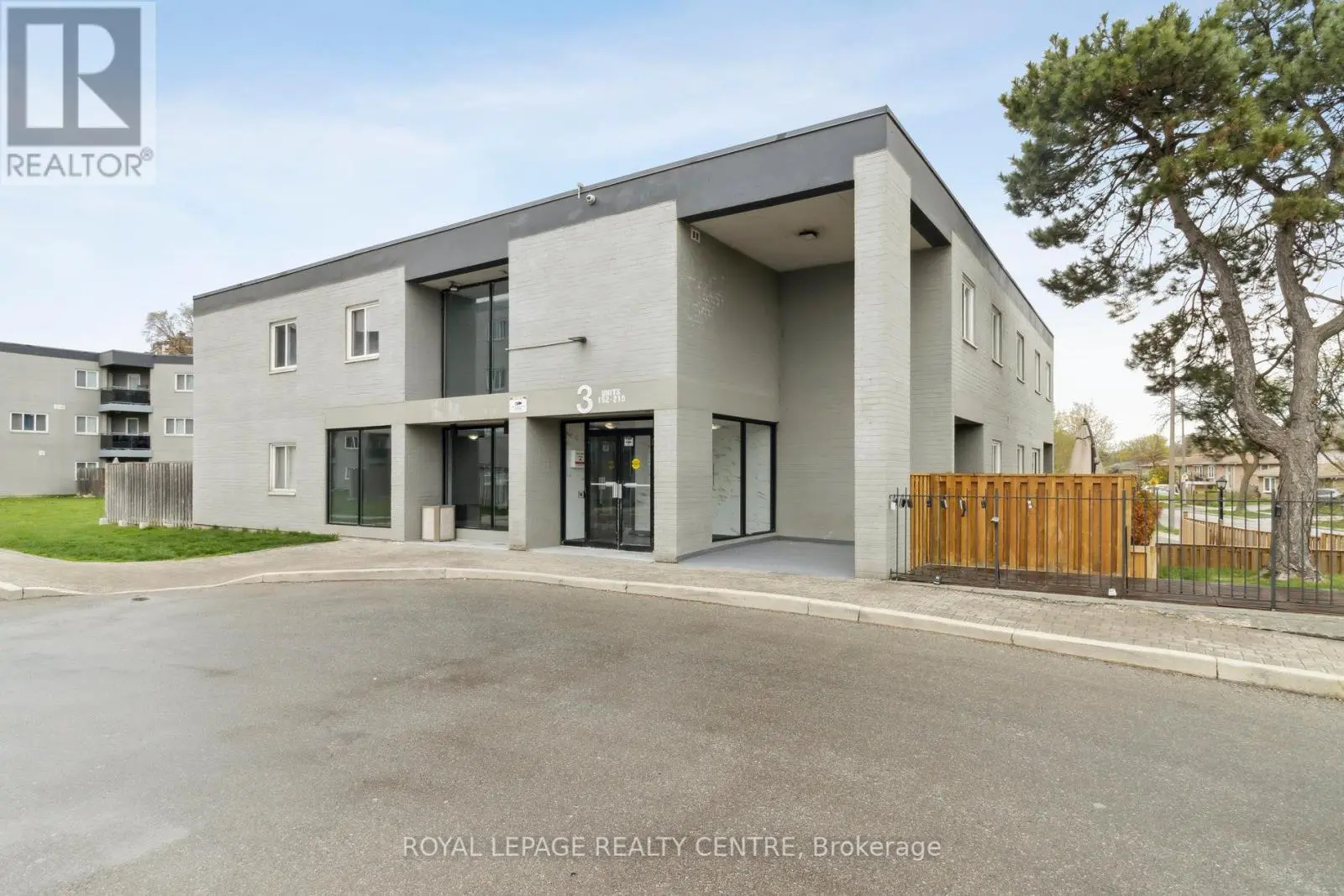 2001 Bonnymede Drive Unit 214, Mississauga (Clarkson)