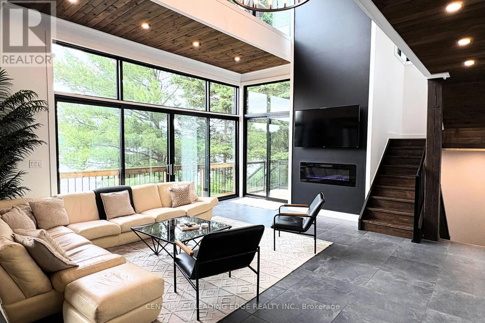 34 Ottawa Avenue, South River