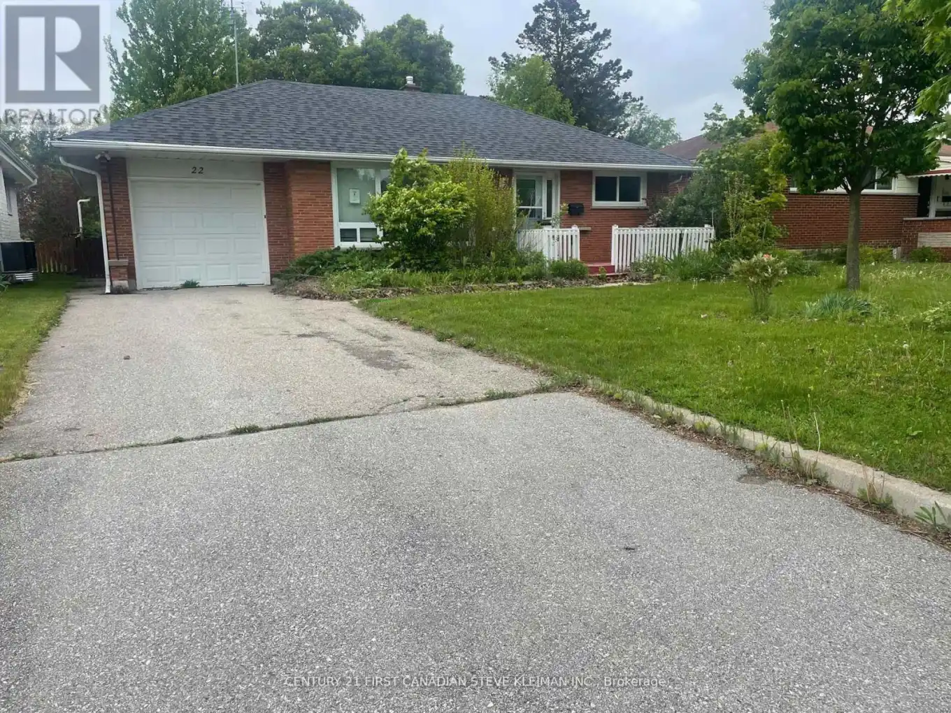 22 Queenston Crescent, London East (East O)