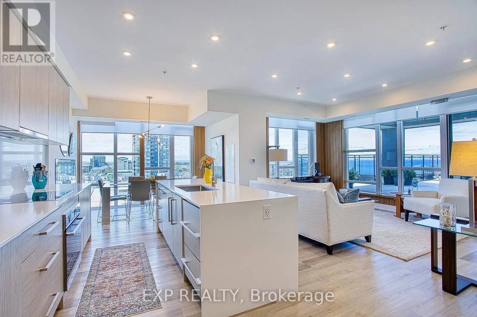 16 Concord Place Unit 707, Grimsby (Grimsby Beach)