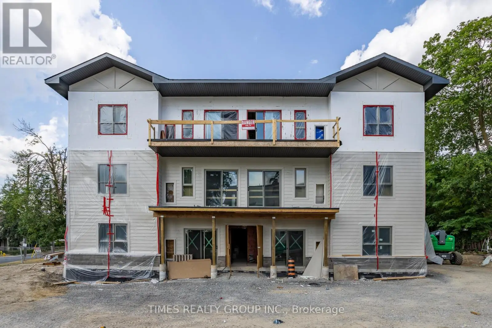 369 Hunter Street West Unit 203, Peterborough (Town Ward 3)
