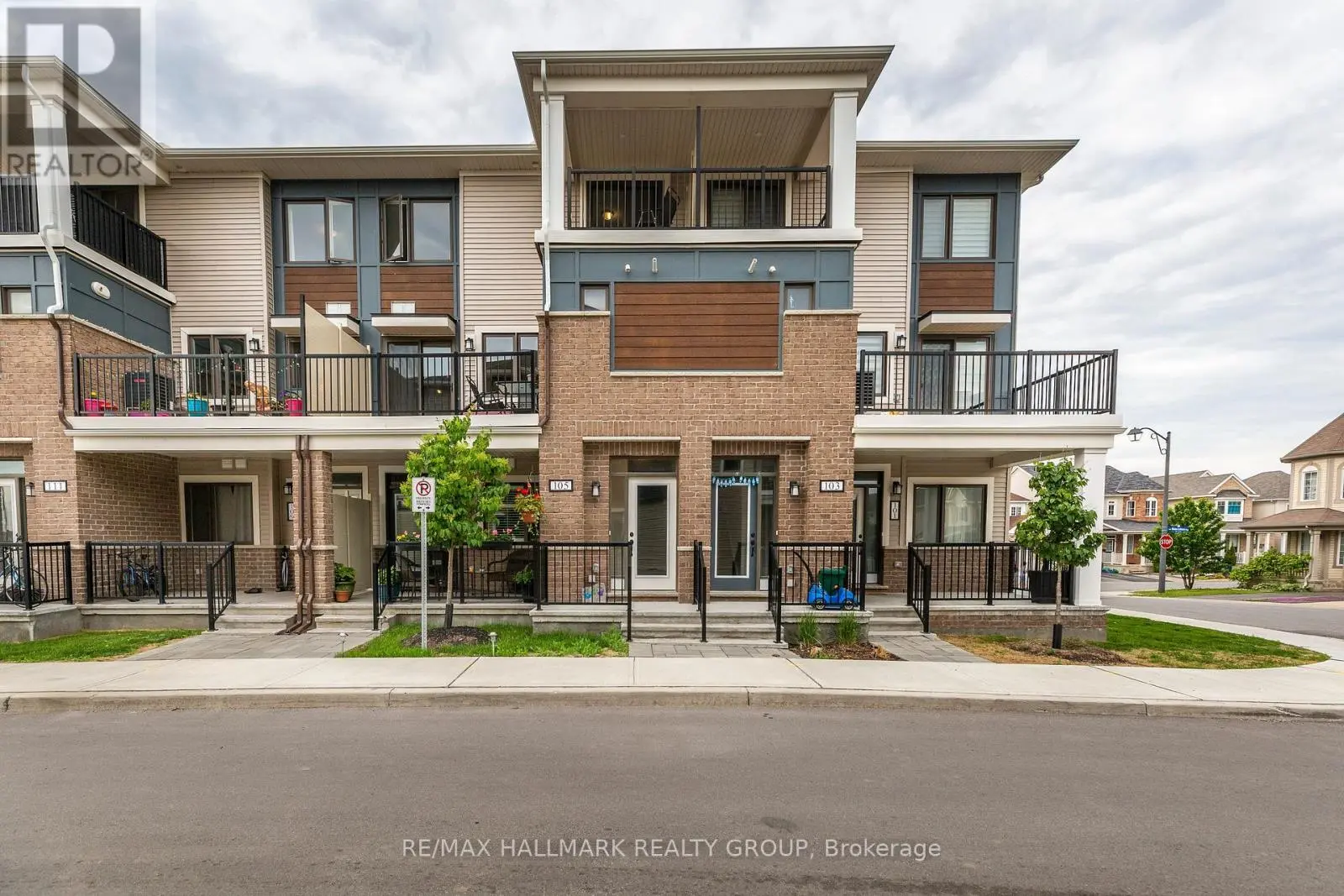 105 WALLEYE Private, Ottawa
