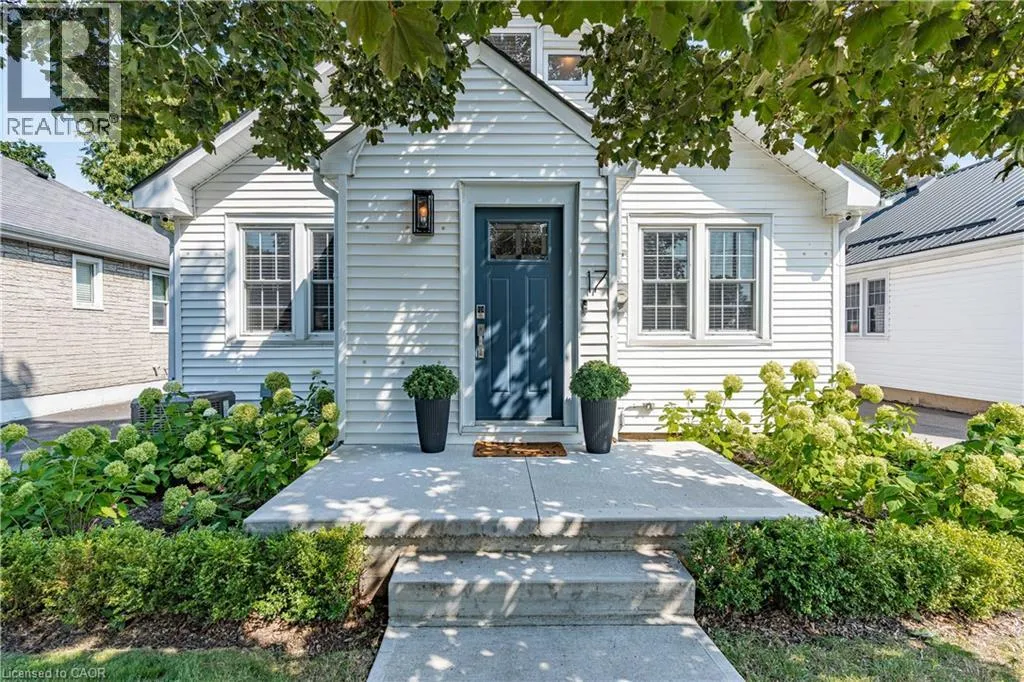 17 DAVIS Street West, Simcoe