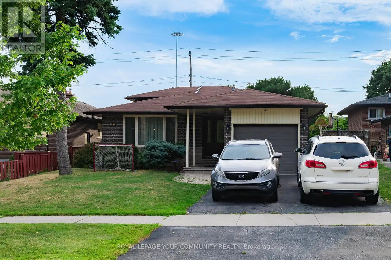 122 Beaver Bend Crescent, Toronto (Eringate-Centennial-West Deane)